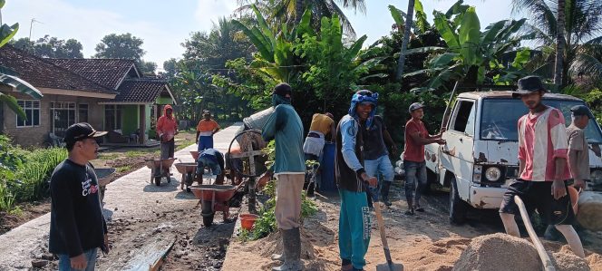 
					Rabbat Beton Jadi Pilihan Ngadik Dalam Membangun Jalan Lingkungan Dusun 1 Pekon Klaten
