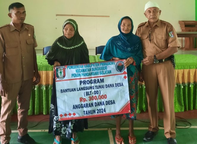 
					Pekon Pandan Sari Selatan Salurkan BLT-DD Kepada 31 Kepala Keluarga
