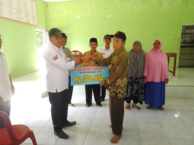 
					Pembagian Bantuan Langsung Tunai di Pekon Neglasari Kecamatan Pagelaran Utara