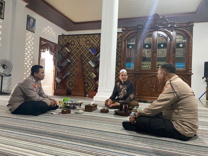 
					Polres Pringsewu Silaturahmi ke Ponpes PPTQ Al Husna, Bahas Pencegahan Radikalisme