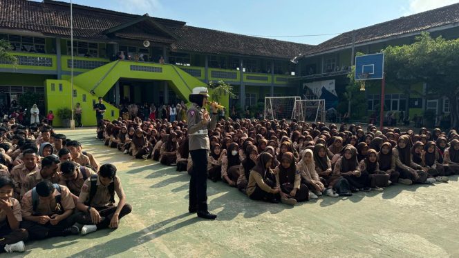 
					Jelang Libur Panjang Kenaikan Kelas, Satlantas Polres Pringsewu Lakukan Ini Di SMK Yasmida Ambarawa..!