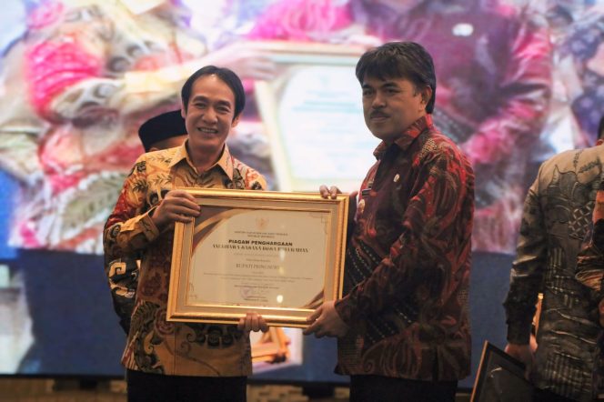 
					Pj Bupati Pringsewu Menerima Penghargaan Anubhawa Sasana