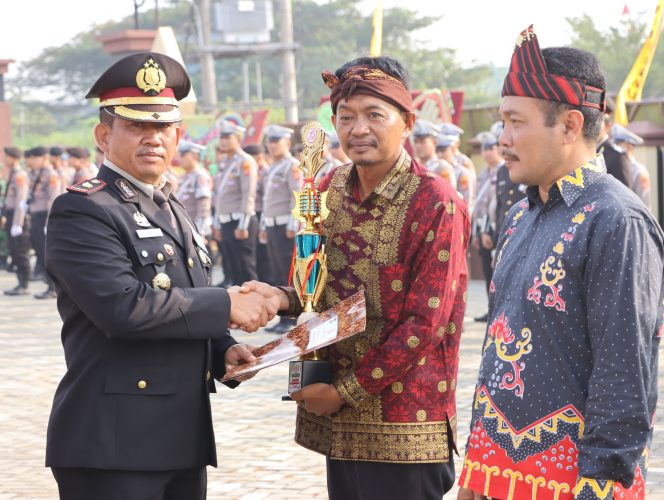 
					HUT Bhayangkara Ke-78, Polres Pringsewu Berikan Penghargaan Terhadap Puluhan Personel Polri dan Masyarakat Umum