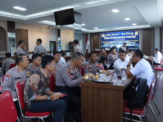 
					Itwasum Polri Mengaudit Kinerja Polres Pringsewu