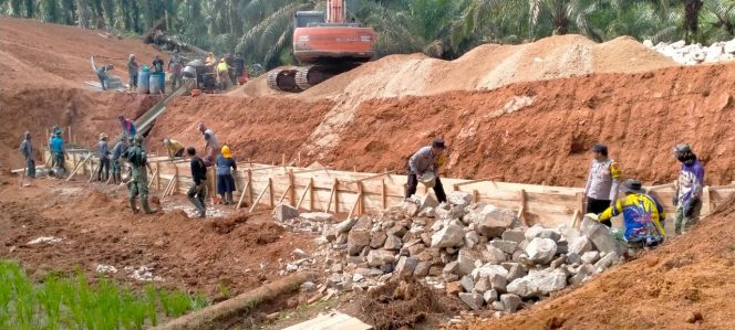 
					Pemerintah Pekon Fajar Mulya Ajak Masyarakat Bergotong Royong Guna Sukseskan Kegiatan TMMD