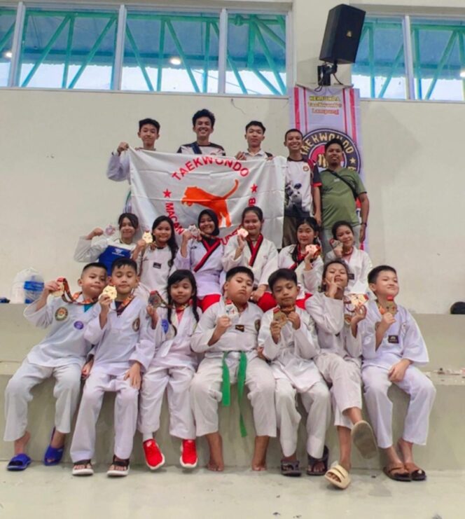 
					Wakili Club Dan Sekolah, 16 Atlet Taekwondo Bertarung Di Festival Taekwondo Cup, Sebanyak 10 Medali Emas Dibawa Pulang