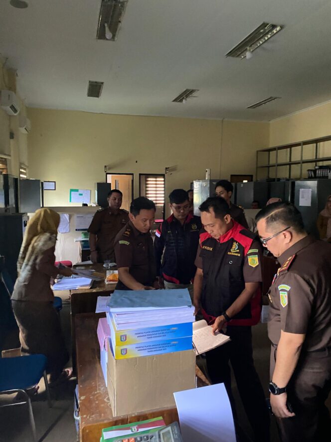 
					Dugaan Korupsi LPTQ Terus Bergulir, Kejaksaan Negeri Pringsewu Lakukan Penggeledahan Di Sejumlah Lokasi Terkait