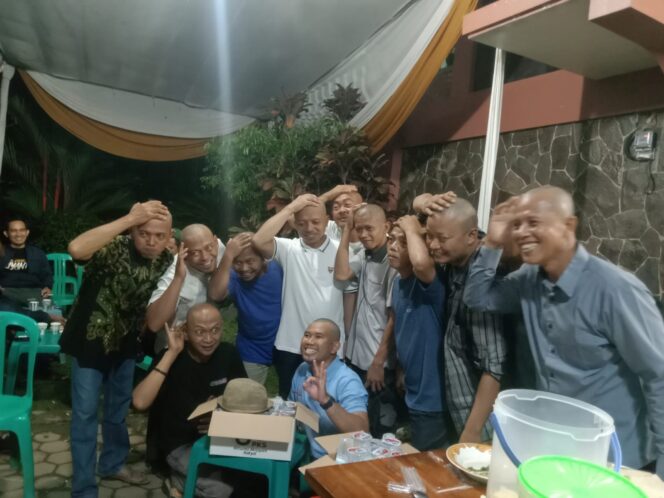 
					Cabup Riyanto Pamungkas Dan Tim Pemenangan Cukur Gundul Sebagai Bentuk Tahalul