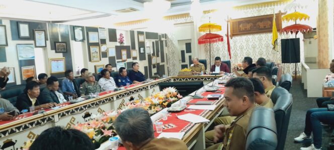 
					Respon Tuntutan Sekber Wartawan Tanggamus, Pj Bupati Mulyadi Irsan Akan Mengkaji Ulang Perbup No 19 Th 2024