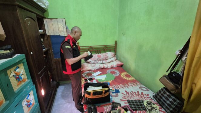 
					Geledah 3 Tempat Berbeda, Kejari Pringsewu Amankan Beberapa Barang