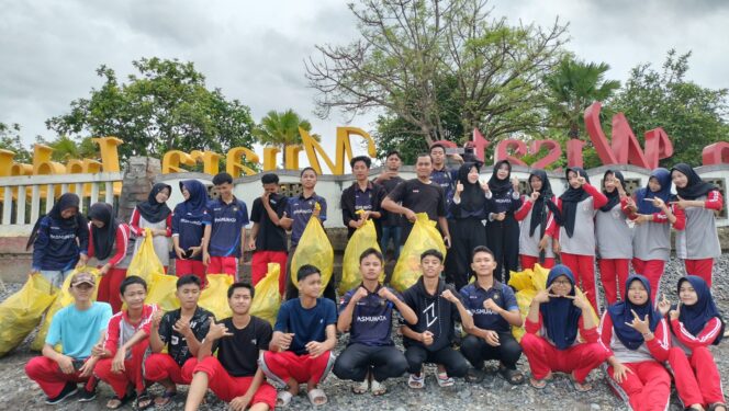 
					Paskibra SMK Muhammadiyah 1 Kotaagung Gelar Bhakti Sosial Peduli Lingkungan di Pesisir Pantai