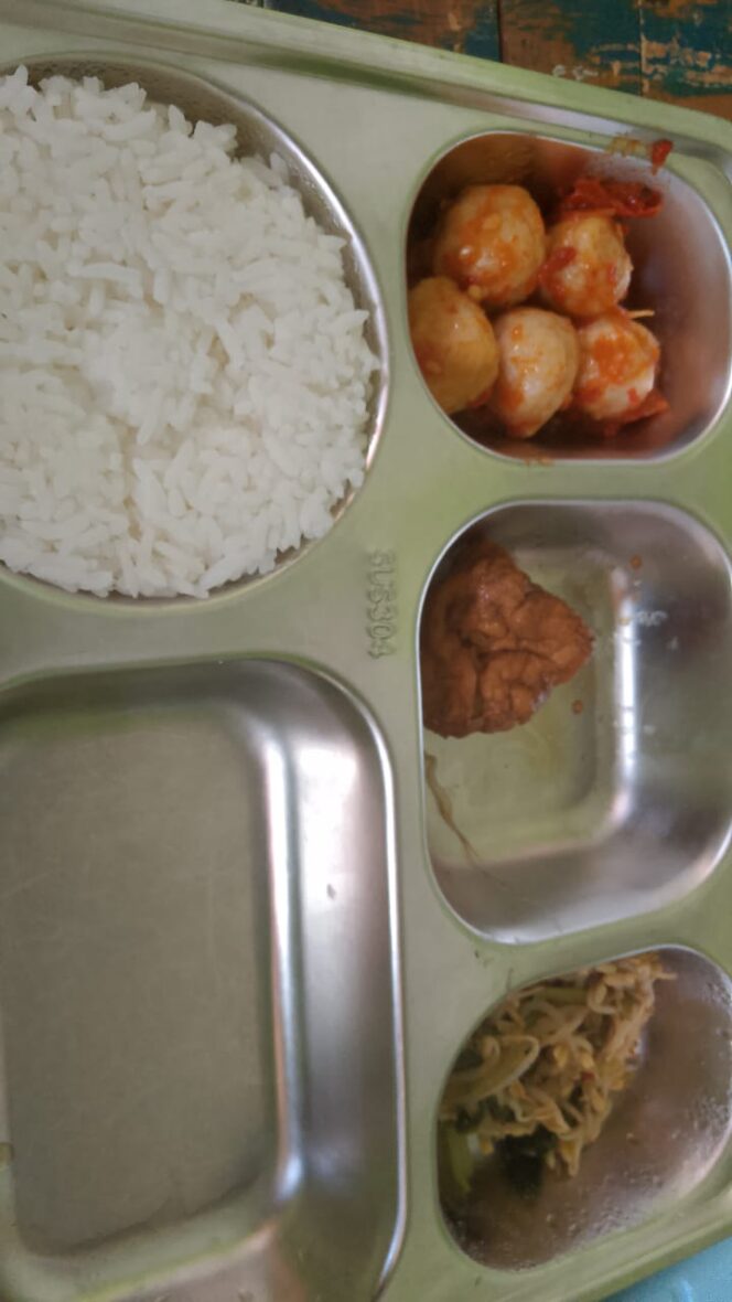 
					Ada Apa Dengan Dapur SPPG Pringsewu Selatan? Menunya Terkesan Minim Asupan Gizi