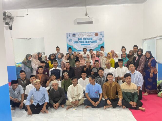 
					Caption : Relawan dapur SPPG Sukajadi